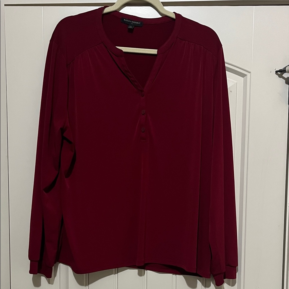 Banana Republic Women's Long-Sleeve V-Neck Blouse in Burgundy